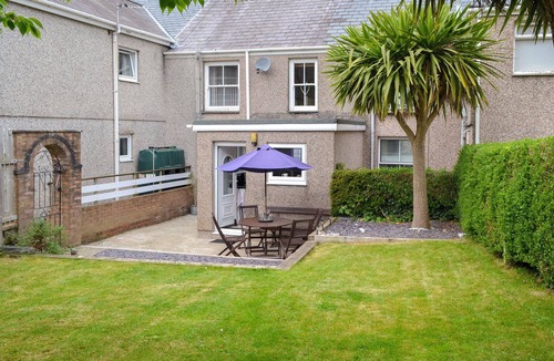 Clynnogfawr Cottage | 2 bedroom accommodation in Clynnog-Fawr, near Criccieth