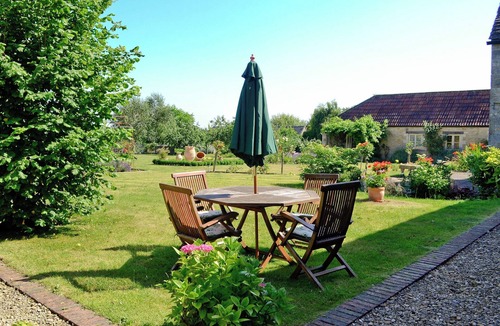 Cirencester Cottage | 2 bedroom accommodation in Tarlton, Cirencester