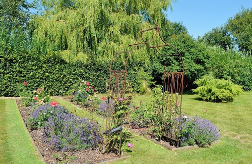 Cirencester Cottage | 2 bedroom accommodation in Tarlton, Cirencester