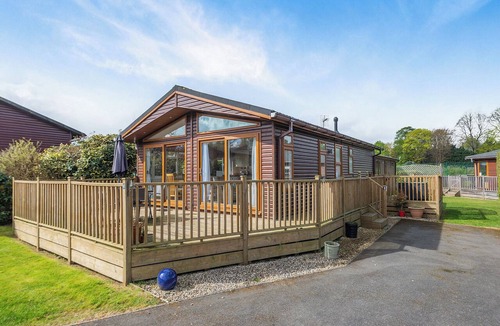 Chilworth Ski Chalet | 2 bedroom accommodation in Albury, Guildford
