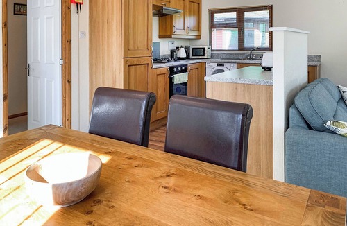 Chilworth Ski Chalet | 2 bedroom accommodation in Albury, Guildford