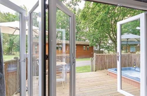 Churchill Cabin | 2 bedroom accommodation in Cotswolds