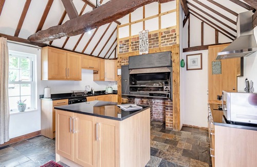 Guildford Cottage | 2 bedroom accommodation in Woking, near Guildford