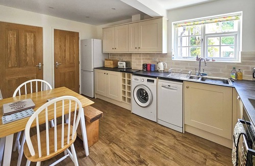 Winterbourne Earls Cottage | 2 bedroom accommodation in Winterbourne Dauntsey, near Salisbury