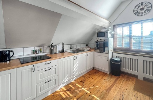 Godstone Apartment | 2 bedroom accommodation in Godstone, Surrey