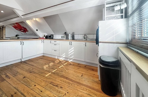 Godstone Apartment | 2 bedroom accommodation in Godstone, Surrey