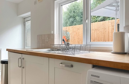Taff's Well Cottage | 2 bedroom accommodation in Taff&rsquo;s Well, near Cardiff