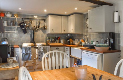 Holmbury St Mary Cottage | 2 bedroom accommodation in Holmbury St Mary, near Dorking
