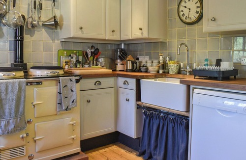 Holmbury St Mary Cottage | 2 bedroom accommodation in Holmbury St Mary, near Dorking