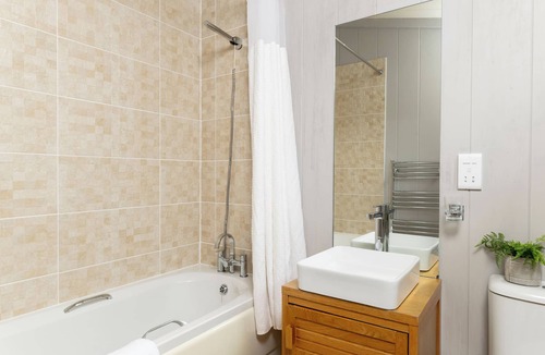 Honiton Ski Chalet | 2 bedroom accommodation in Honiton