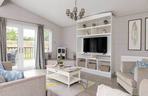 Greenham Ski Chalet | 2 bedroom accommodation in Newbury