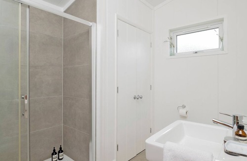 Greenham Ski Chalet | 2 bedroom accommodation in Newbury