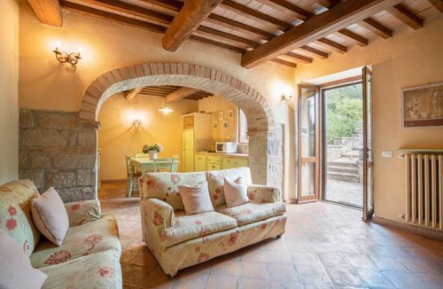Izzalini Apartment | 2 bedroom accommodation in Todi PG