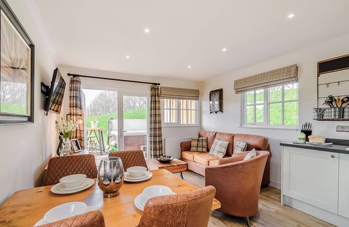 Arnold Ski Chalet | 2 bedroom accommodation in Skirlaugh, Nr Hull