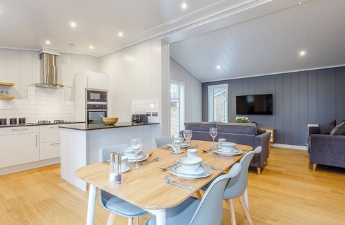 Elton Ski Chalet | 2 bedroom accommodation in Haddon