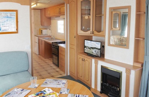 Hamble-le-Rice RV Rental | 2 bedroom accommodation in Hamble