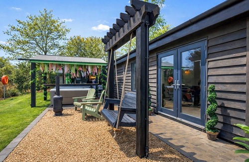 Selby Ski Chalet | 2 bedroom accommodation in South Duffield, Nr York