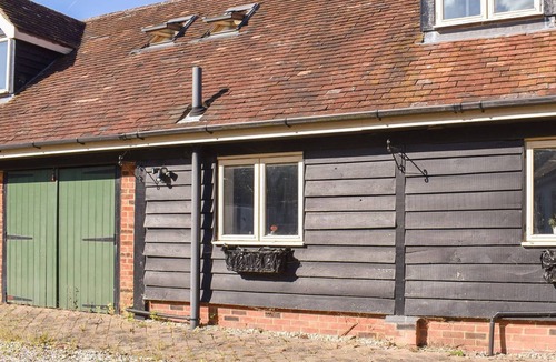 Hook House | 2 bedroom accommodation in Hook, near Alton