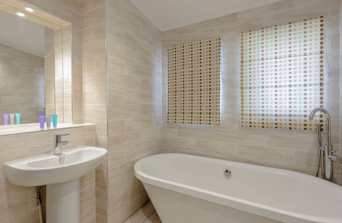 Ryde Ski Chalet | 2 bedroom accommodation in Wootton Bridge, Nr Cowes