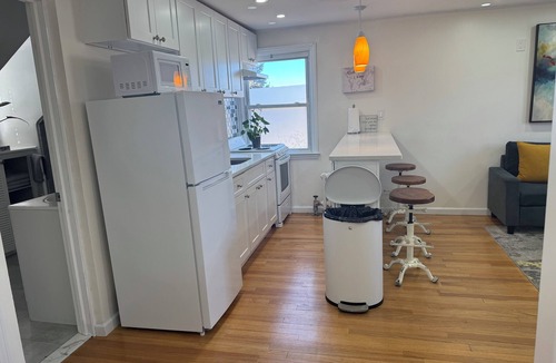 Hempstead Apartment | 2 Bedroom Apartment Suite in Quiet Neighborhood