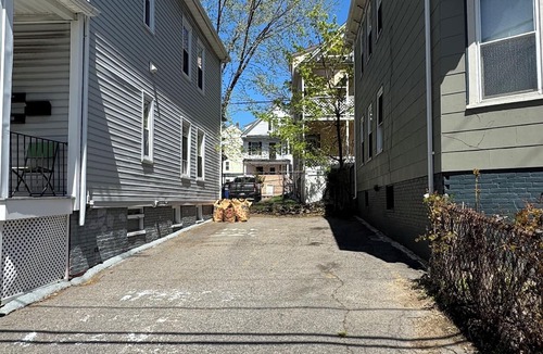 Spring Hill Apartment | 2-bedroom apartment in fabulous Somerville with AC, WiFi and off street parking