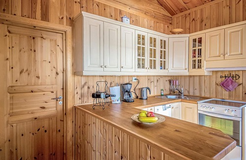 Sykkylven House | 2 bedroom beach front home in Ikornnes