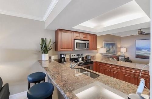 Park Shore Condo | 2 bedroom beachfront condo at Naples Cay - WS0903