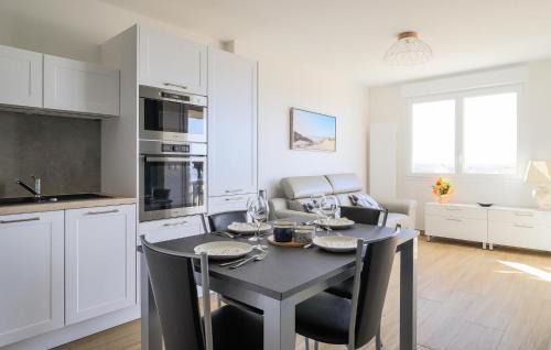 Stella-Plage Apartment | 2 Bedroom Beautiful Apartment In Stella Plage