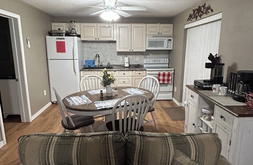 Benton Cabin | 2-bedroom cabin over looking Kentucky Lake
