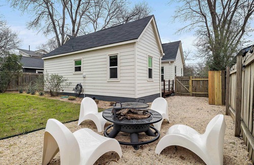 Cherrywood House | 2 Bedroom Cherrywood Cottage | Firepit | Near UT