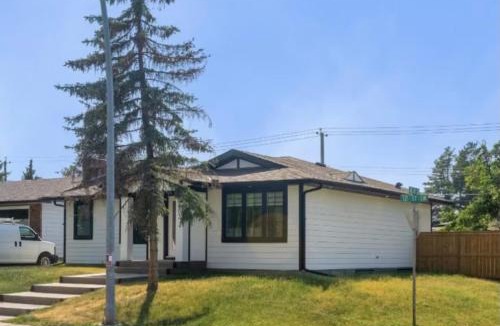 Haysboro House | 2 bedroom Cozy Secondary-Basement suite