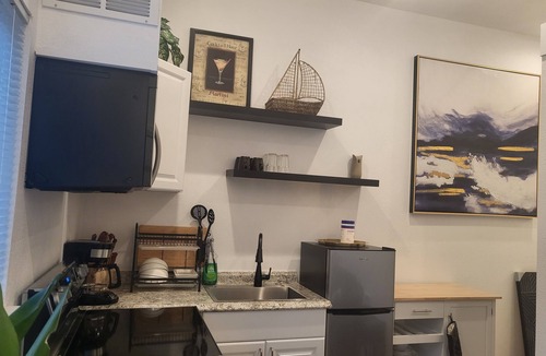 Des Moines Cottage | 2-bedroom DADU unit in tranquil Des Moines.