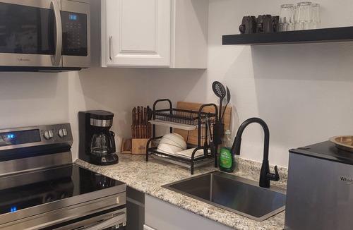 Des Moines Cottage | 2-bedroom DADU unit in tranquil Des Moines.