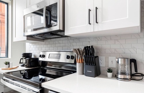 Downtown Cincinnati Apartment | 2-Bedroom Downtown, Close to UC + Wi-Fi & Gym