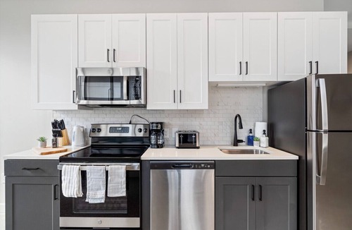 Downtown Cincinnati Apartment | 2 Bedroom Downtown Mins. to Over the Rhine Dist