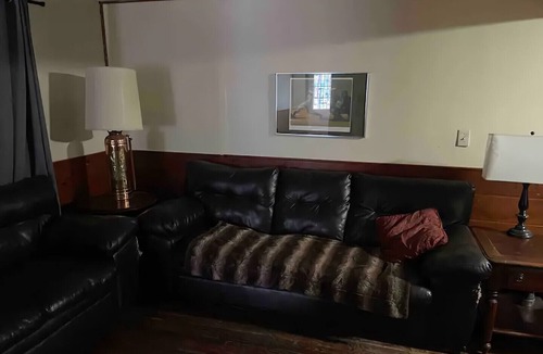 Creston Heights House | 2 bedroom duplex, WiFi, Fenced in yard. Pets Welcome 30+ day rental