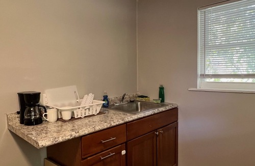South Hills Apartment | 2 Bedroom, Efficiency Apartment Near Bus Stop And Trolley Line Near Downtown