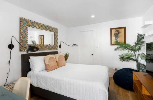 Hollywood Hills West House | 2 bedroom Enchanted Hollywood Hills getaway