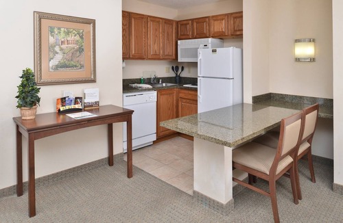 Northeast Heights Apartment | 2 Bedroom | Equipped Suite | Pool + Hot Tub Access