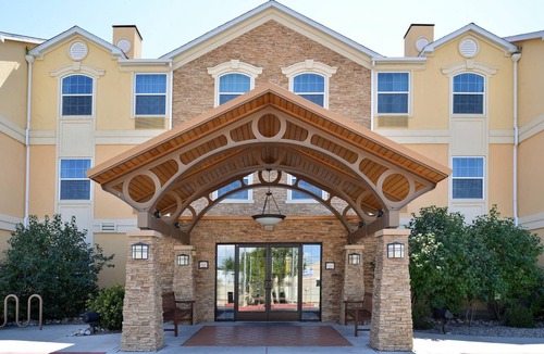 Northeast Heights Apartment | 2 Bedroom | Equipped Suite | Pool + Hot Tub Access