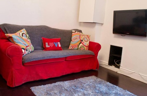 Merchiston Apartment | 2 Bedroom Flat Accommodates 6 near City Centre