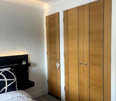 Bracknell Apartment | 2 Bedroom Flat Bracknell Free Parking