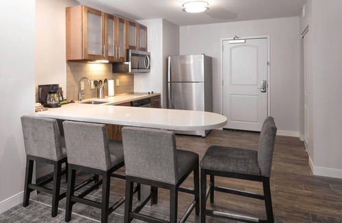 Montgomery Condo | 2 Bedroom | Free Breakfast. Outdoor Pool. Gym.