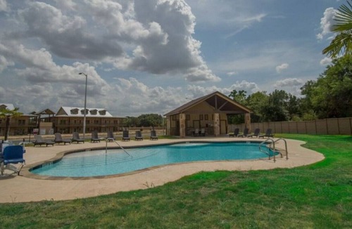 Gruene Condo | 2 Bedroom Fully Furnished Condo