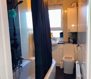 North Glasgow Apartment | 2 bedroom fully furnished apartment