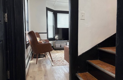 Dover House | 2-Bedroom Home ~ Near Portsmouth/Durham ~ Private Driveway ~ Washer/Dryer