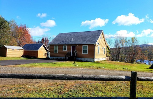 West Paris House | 2-bedroom Home on the shore of Moose Pond, West Paris. Maine with WiFi, AC