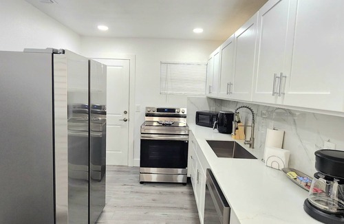 Hudson House | 2-bedroom house in fantastic Hudson with cool AC breeze