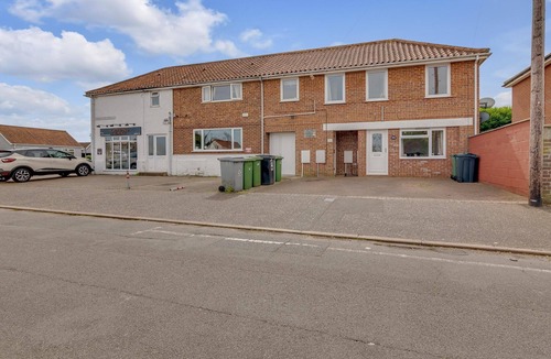 Norwich Apartment | 2 Bedroom house with Fully Equiped Kitchen, Free Parking & 390 Mbps, Large TV, close to the airport.
