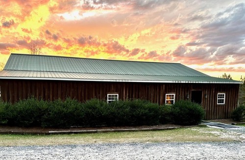 Patrick House | 2 bedroom huntbox located on 220 acre farm close to H Cooper Black.